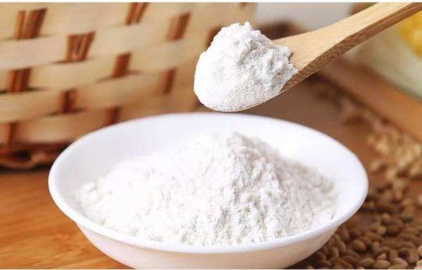 烘焙面粉跟你用脸上的粉饼一样，不是越白越好